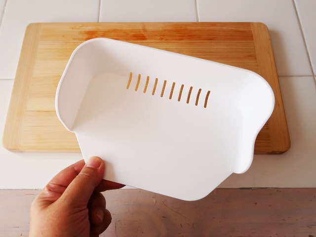 【まな板キャッチャー】軽くて扱いやすく、サッと洗えるのでお手入れも簡単