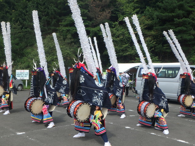 ツール・ド・東北2015／太鼓と舞いで歓迎する地元の方々