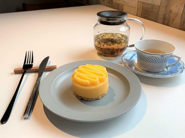 「レモンケーキ」価格￥580（税込）＆「カモミールミックス」価格￥680（税込）