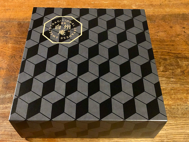 【シャトレーゼ　どらやき・カステラ（五三焼製法）詰め合わせ10個入り】希望すれば包装やのしをつけてもらえます