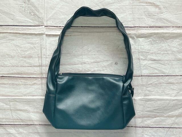 なんとハンドルは2way！ベーシックなバッグとしても使えます