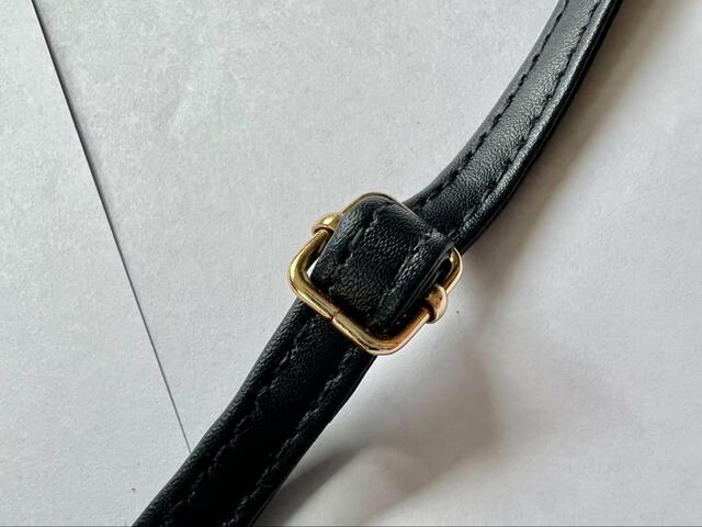 【CLATHAS（クレイサス）お財布機能付きスマホポーチ】ショルダーの長さ調整も可能