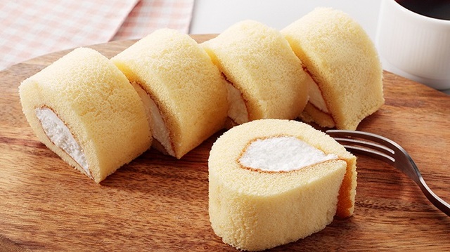 切れてるロールケーキ（ホワイトチョコ）（税込108円）