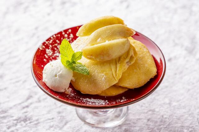 リコッタチーズのスフレパンケーキ フレッシュピーチ添え(ランチ限定)【「チャイニーズ&ピーチ・メロンスイーツフェア」インターナショナルガーデンホテル成田】