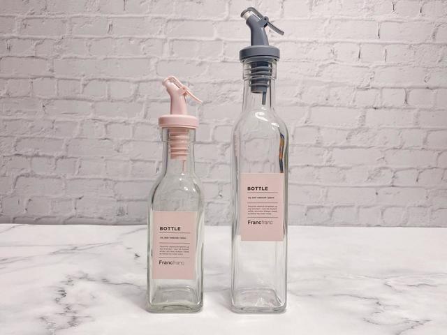 【Francfranc（フランフラン）】オイル＆ビネガーボトル S ピンク／税込500円・オイル＆ビネガーボトル L グレー／税込600円