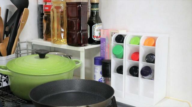 【セリア タワーペンスタンド】小さなボトルのスパイス類、調味料入れにもぴったり