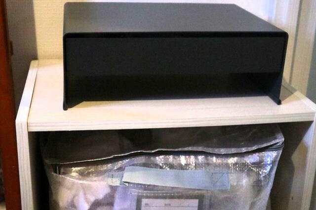 【無印良品 スチールモニタースタンド 引出付】カラーボックスの上にも置きやすいサイズ感です◎