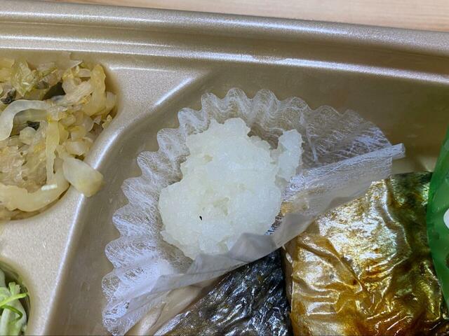 【やよい軒 サバの塩焼き】荒めにすりおろした大根おろしがおいしい