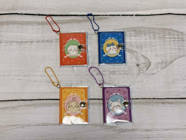 『ちいかわ』×100円ショップ新作グッズ第8弾「ちいかわ ミニメモキーチェーンボタン付き」各110円（税込）
