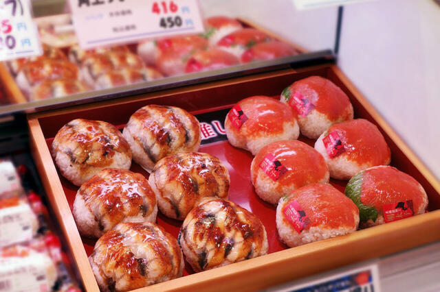 電子レンジ500Wで50秒ほど温めるとよりおいしく食べられる【角上魚類のうなぎ】