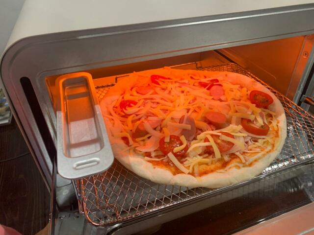 【アイリスオーヤマ スチームカーボントースター】市販のピザに具材を追加したピザ