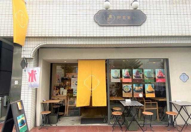 店舗前にはテーブル席もあり外でスイーツを味わうことも