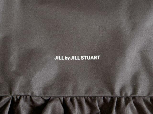 正面下部にはさりげないブランドロゴ入り