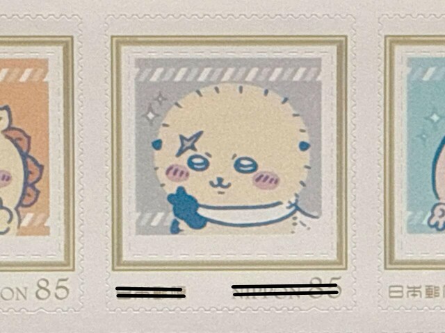 ピースひとつとってもかっこいいラッコ先生！振り向きざまのピース姿です