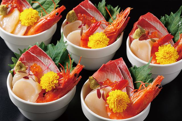 「ミニ海鮮丼」＜大人（中学生以上）4,200円＞【神戸三宮東急REIホテル「お正月ランチバイキング」】