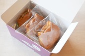 【ちいかわもぐもぐ本舗】「つぶあんどら焼き」￥1,296／もちもちのどら焼きが3個入り！