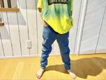 【らくらく動けるデニムテーパードパンツ（キッズ）】普段140サイズの長男にはやや大きめ