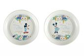 プレートセット 3,600円|サイズ:(1枚あたり)直径約16cm、2枚セット|東京ディズニーリゾート「Disney Blue Ever After」グッズ|発売日:2023年5月25日(木)|販売店舗:東京ディズニーランド「ディズニー&カンパニー」、東京ディズニーシー「ベッラ・ミンニ・コレクション」
