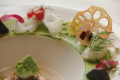 東京ディズニーシー・ホテルミラコスタ「オチェーアノ」“クリスマス・ウィッシュ”ランチコース 2015年 - 「真鯛とイカのマリネ カリフラワーのヴルーテ ハーブのヴィネグレット」