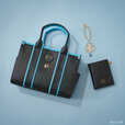【SAMANTHAVEGA×呪術廻戦】五条悟 ショルダーバッグ ¥19,800、折財布 ¥15,400、チャーム ¥4,950
