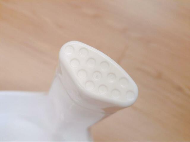 【ニトリ 裏面も洗いやすい 抗菌風呂いす ブロウ 高さ25cm】いすの脚の先端部分には凹凸が