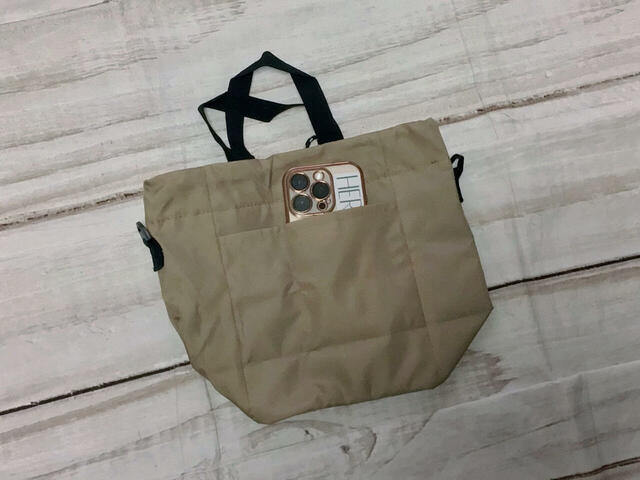 ポケットはスマホがちょうど入るサイズ感