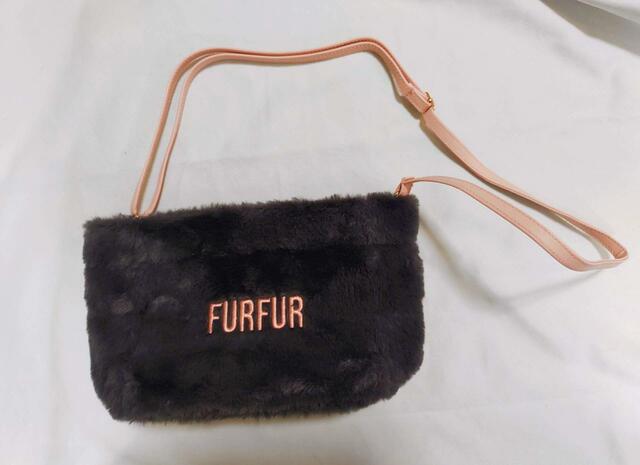 付属のショルダーを取り付ければショルダーに