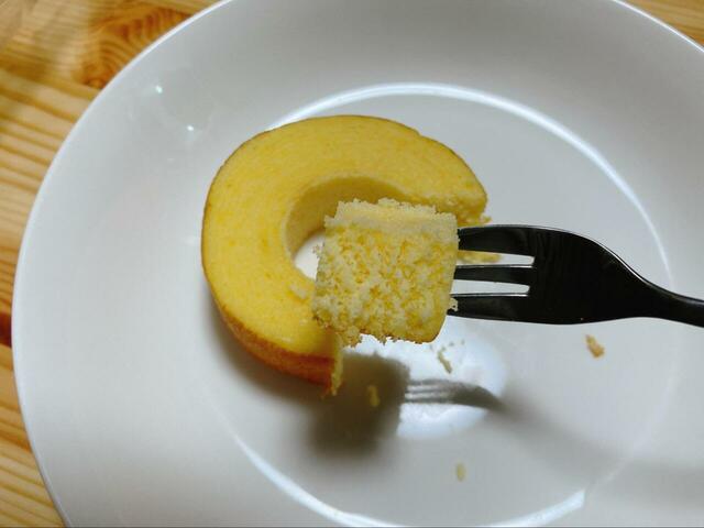 【3COINS おかしもん 一度に食べきれない欲張りバームクーヘン】甘めの仕上がりで、コーヒーにもよく合います。