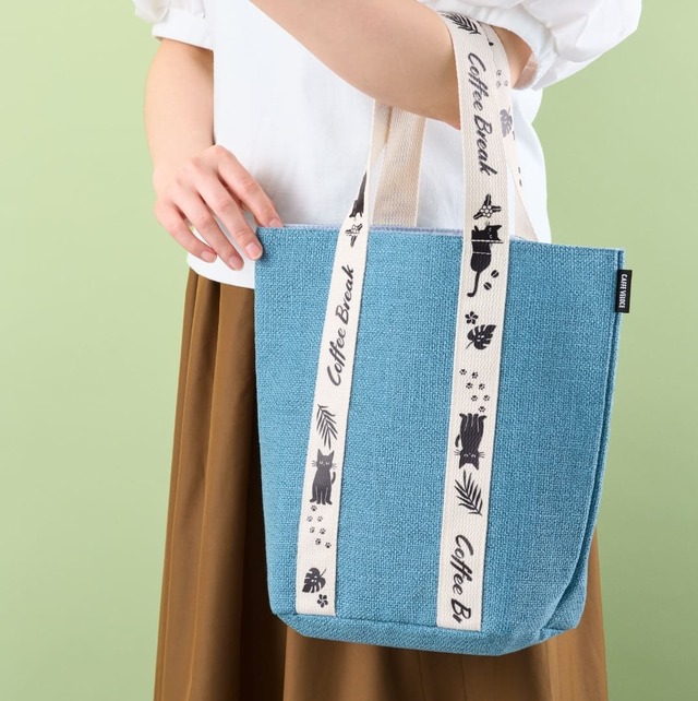 【カフェ・ベローチェ「黒ねこ サマーバッグ2025」】サイズが幅約21cm×高さ約27cm×奥行約13cm ハンドル長さ15cmのお出かけにちょうどいいトートバッグ