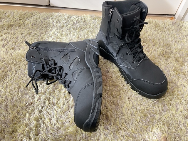 【ワークマン ブレイブセーフティハイカットシューズ】つま先を保護する先芯が入っています