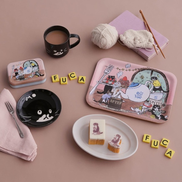 【Afternoon Tea LIVING×チェ・ヨンジュ】紅茶缶 1,320円、マグカップ（330ml） 1,650円、プレート 1,320円、トレー 1,980円、型抜きバウムクーヘン 692円