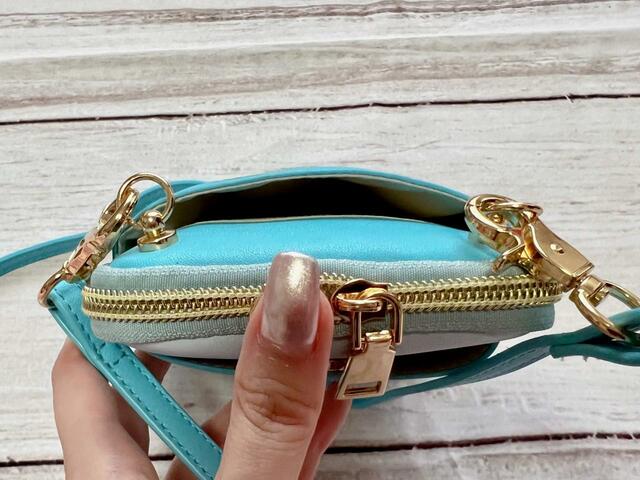 【ファッションセンターしまむら】「ちいかわ」レディース　ショルダーバッグ（ハチワレ）外側のポケット②