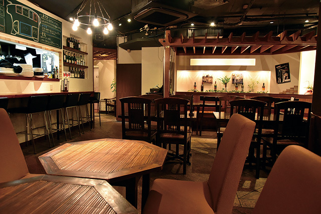 西新宿Bistro HaLVeL Bar　内観