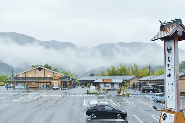 「SEN.RETREAT」の前にはショッピングスポットも