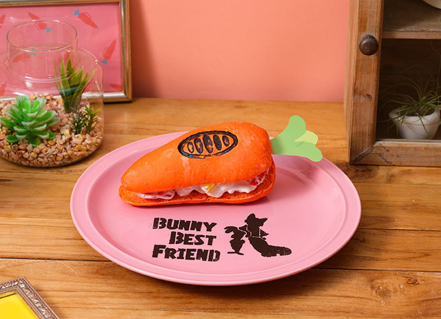 <ニンジンペン>フルーツサンド 2,390円|ディズニー『ズートピア』「Zootopia」BUNNY BEST FRIEND OH MY CAFE