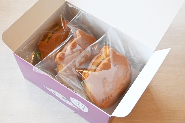 【ちいかわもぐもぐ本舗】「つぶあんどら焼き」￥1,296／もちもちのどら焼きが3個入り！