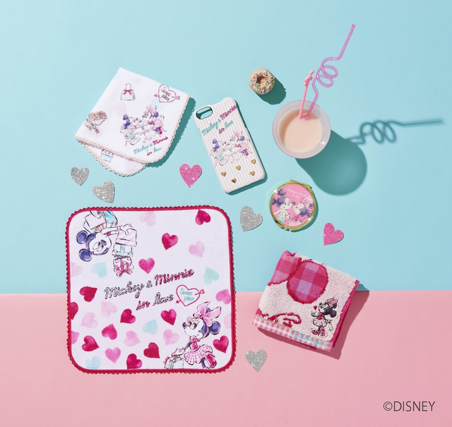 （第1弾発売商品）プリントミニタオル 800円、フォンカバー 2,800円、コンパクトミラー 1,400円、ミニタオル 800円