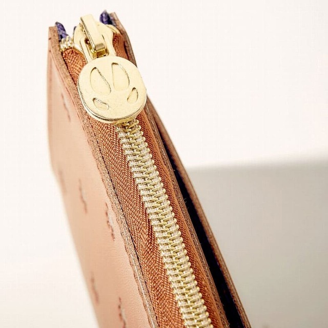 【『moz 整理上手な牛革長財布BOOK earth brown』（宝島社）】ヘラジカのひづめチャーム