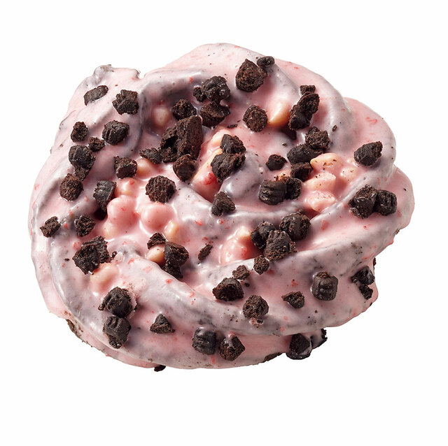 【商品名】ピンクなブラックサンダー クッキードーナツ(いちご)【価格】198円(税込)【発売日】2026年3月3日(火)【発売地域】全国(沖縄県を除く)【内容】北海道牛乳を使用したザクザクとした食感のクッキードーナツに、バタービスケット、いちごチョココーティング、ココアビスケットをトッピングしました。