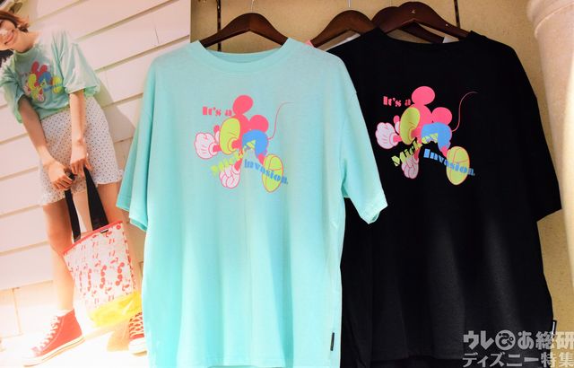 同じデザインのTシャツを敢えて色違いで