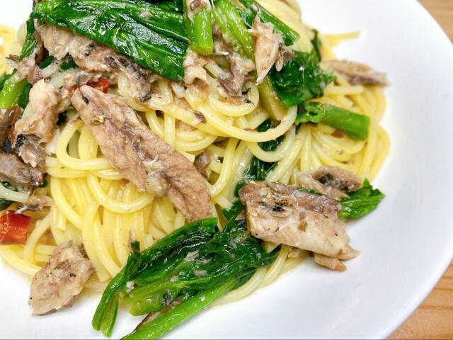 【ドン・キホーテ いわしが10尾前後入ったいわし水煮缶】パスタに和えていただきます!アレンジの幅が広くなんでも使える♪