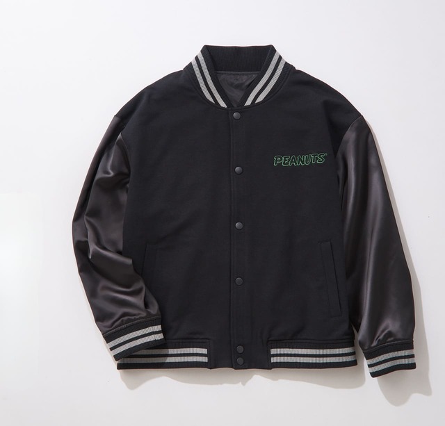 【ベルメゾン×PEANUTS】背中にPEANUTSの仲間たちが集合したベルメゾンオリジナルの75周年記念アートデザインのスタジャン