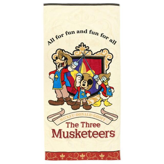 バスタオル 3,300円|東京ディズニーリゾート『ミッキー、ドナルド、グーフィーの三銃士』グッズ|販売店舗:東京ディズニーランド「ホームストア」、東京ディズニーシー「ヴィラ・ドナルド・ホームショップ」|発売日:2025年10月9日(木)