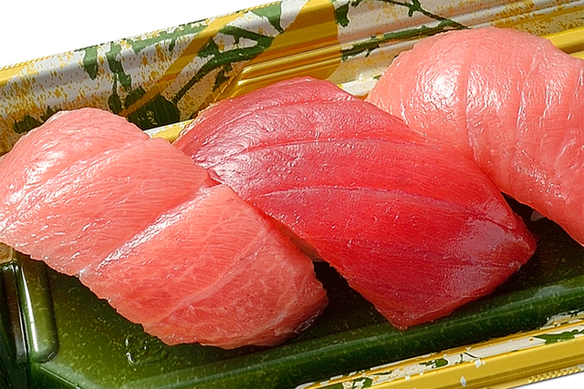 【角上魚類の刺身・寿司・惣菜ランキング 2位】「短期養殖 国産 生本まぐろづくし」1パック　時価（1,500円（税込）前後）