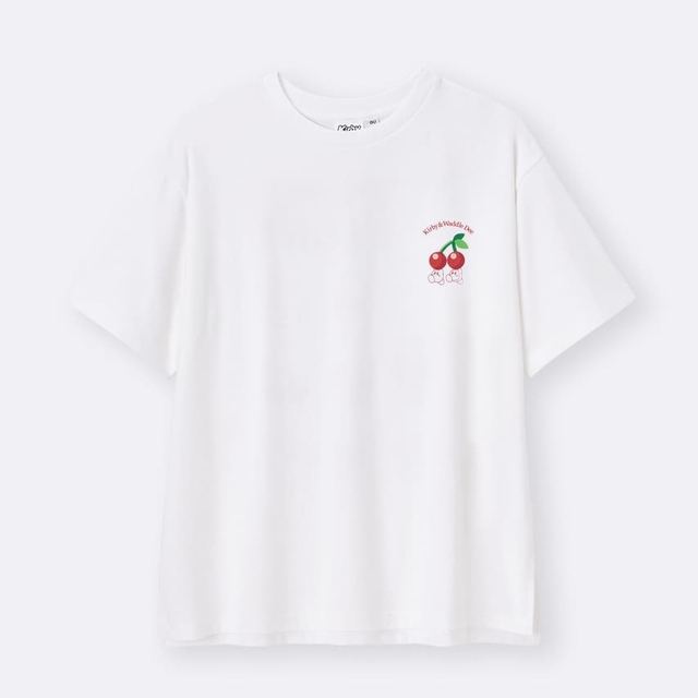 【GU「星のカービィ」コレクション】「グラフィックT Kirby」1,490円／おいしそうなものを見つけたカービィとワドルディがポイント