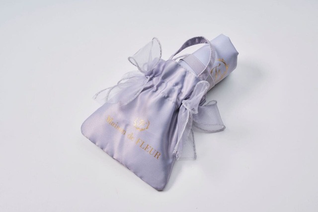 【メゾン ド フルール ミニミニトートポーチ（ブルー）】ミニミニトートのリボンはオーガンジー素材