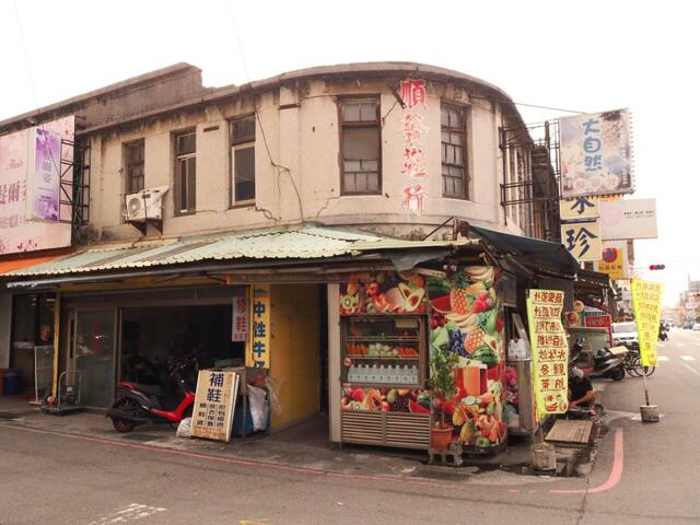 【台湾食べ歩きの旅 #16】自然のままに時を重ね、味がある中山路沿いの建物