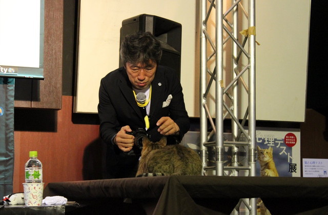 南幅氏がじきじきに、猫を上手に撮影するポイントを教えてくれるワークショップも開催されました。