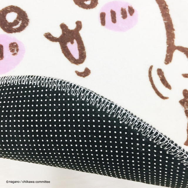 「ちいかわ インテリアマット （うさぎ）」2,420円（税込）