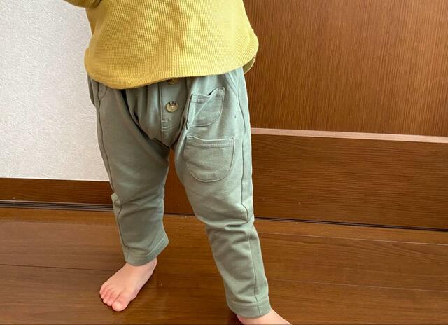 【シナぷしゅ×GU baby ハラマキ付きイージーパンツ】赤ちゃんの体型にぴったりのライン！